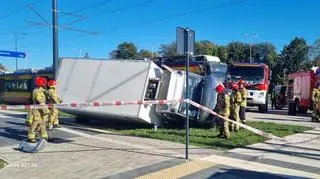 Zderzenie tramwaju z samochodem dostawczym