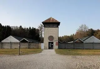 Aukcja pamiątek po ofiarach niemieckich zbrodni "zniknęła". "Nigdy nie powinna się odbyć" 