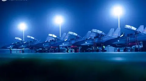 Chińskie myśliwce Su-30, sierpień 2025