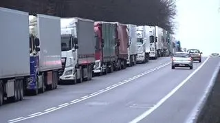 Kolejka tirów do przejścia z Ukrainą w Dorohusku         