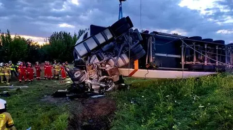 Ciężarówka się wywróciła