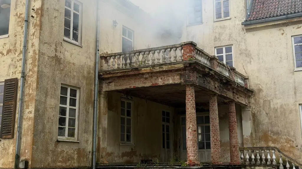 W budynku runął sufit