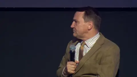 Sikorski: mnie szokuje, że nasi konkurenci polityczni mówią, że zagrożenie dla Polski jest z Zachodu
