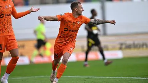 Arka bez szans w Lubinie. Grad bramek do przerwy