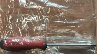 Śrubokręt, który został zabezpieczony przez policjantów