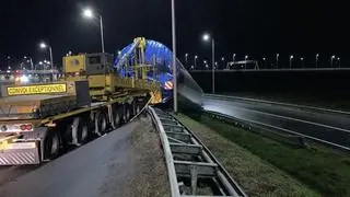 Ogromna część turbiny wiatrowej blokowała autostradę A1 w Holandii