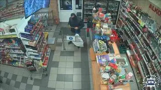 Mężczyzna zażądał od ekspedientki alkoholu i papierosów