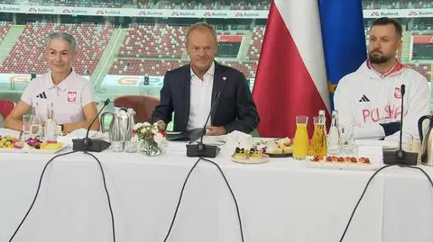 Donald Tusk na spotkaniu z paralimpijczykami. Oglądaj na żywo
