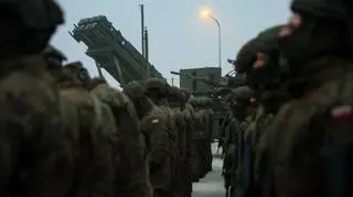 Sochaczew, 18.12.2025. Baterie systemu obrony przeciwlotniczej prezentowane podczas uroczystości ogłoszenia osiągnięcia pełnej gotowości 37. dywizjonu rakietowego Obrony Powietrznej