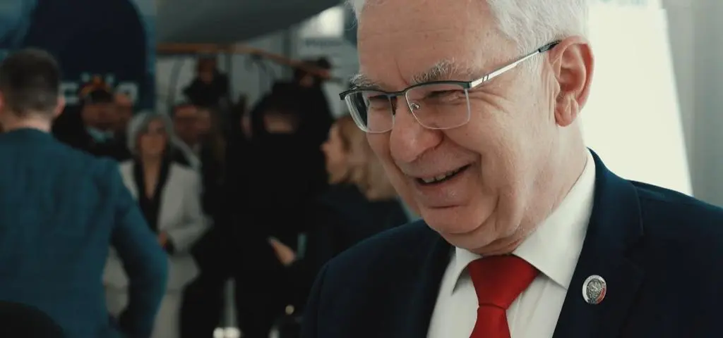 Senatorowie na bogato, jeden mercedersem, drugi lexusem. "A co? Na boso mamy chodzić?" 