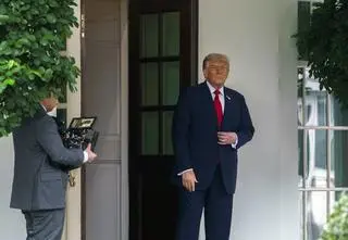 Sąd wstrzymuje decyzję Trumpa. "Niepokojący brak poszanowania"