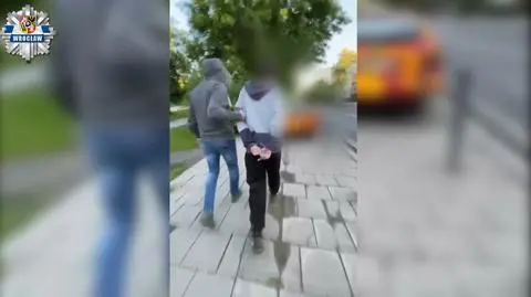 Wrocławscy policjanci zatrzymali mężczyznę, który pluł na kobiety