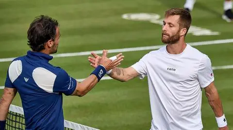 "Spójrz na mnie, świnko". Skandal podczas uścisku dłoni