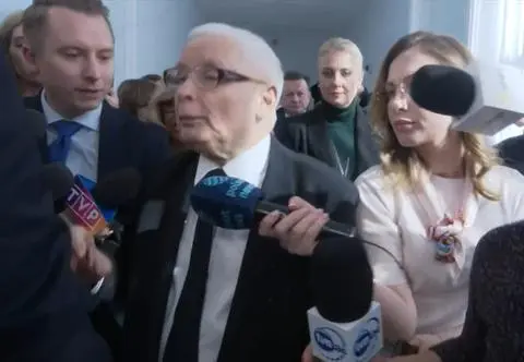 Kaczyński do dziennikarzy: nie macie moralnego prawa w ogóle być w tym gmachu