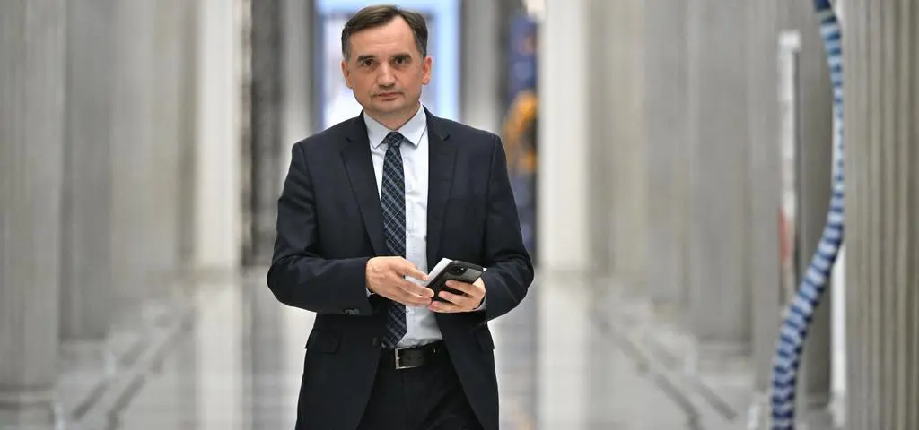 Komisja regulaminowa o pensji Ziobry 