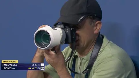 Nieuważny fotoreporter zabrał głos. "Ten incydent przerodził się w lincz"