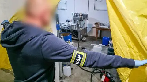 Na miejscu znaleźli kompletną linię technologiczną do produkcji leków, sterydów i innych środków farmakologicznych