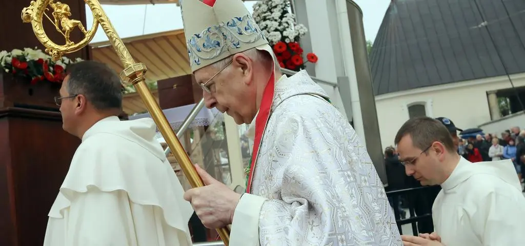Miał być "człowiekiem kompromisu", stał się twarzą kościelnego konserwatyzmu