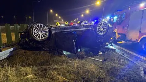 Auto dachowało na A1, w środku było siedem osób