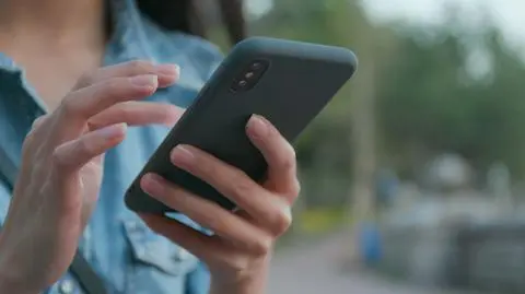 telefon smartfon shutterstock_1161956143