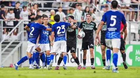 Wojna na pięści zamiast gry. "Żałosna awantura"