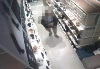 Złodziej butów. Wynosił je ze sklepów w specjalnych kieszeniach