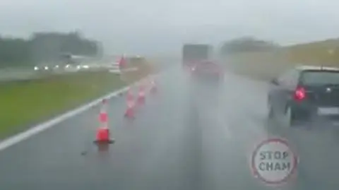 Skrajnie niebezpieczna sytuacja na autostradzie A2 pod Łodzią