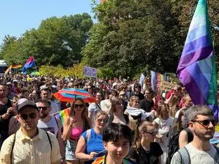 W marszu uczestniczy kilkanaście tysięcy osób