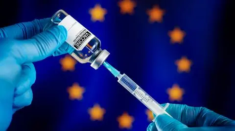 Szczepieni na COVID-19 to "szczury laboratoryjne"? Co uznała Komisja Europejska