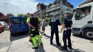 Działania policji na miejscu pożaru w Ząbkach