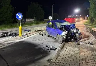 Wyprzedzał na motocyklu, zginął po zderzeniu z samochodem