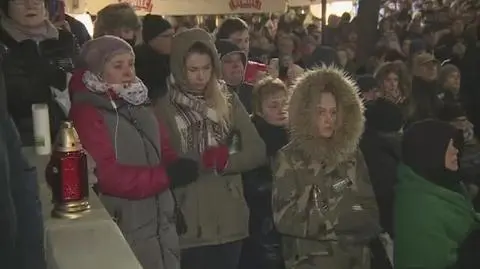 Wzruszający moment na wiecu w Gdańsku. Rozbrzmiała pieśń Sound of silence