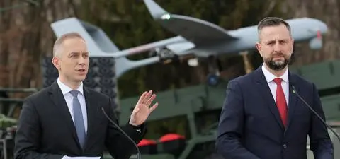 Polskie myśliwce za ukraińskie drony. Wiceminister obrony o kulisach rozmów