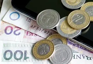 Ile nam potrzeba, by "godnie żyć"? Polacy podali kwoty