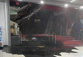 Zawalił się fragment sufitu w kinie. Część sklepów nadal zamknięta