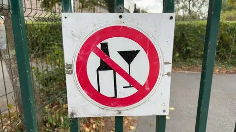 zakaz alkohol shutterstock_2671029367