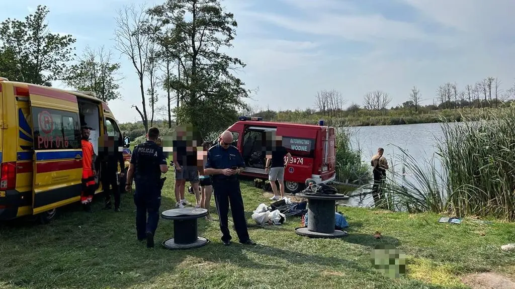 Kobieta sama dotarła do brzegu, mężczyznę wyciągnęły służby