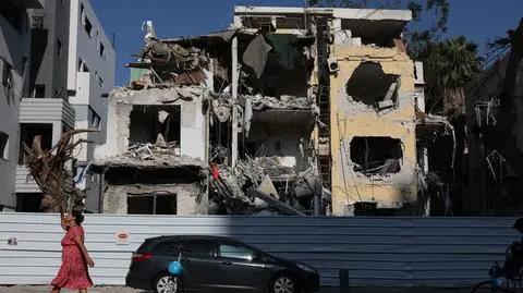 Izrael, Tel Awiw. Zniszczenia po ataku Iranu
