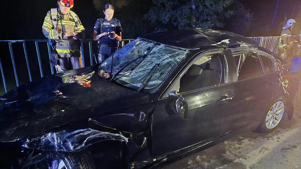 Auto wjechało do rzeki Bóbr