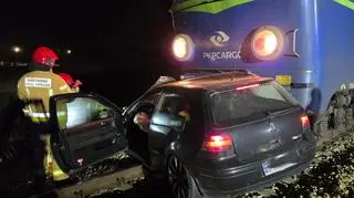Zostawił auto na torach i uciekł