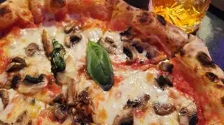 Z serem mozzarella i pieczarkami