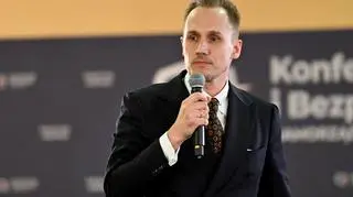 Poseł Konfederacji "przyłapany" w sklepie. Tak się tłumaczy