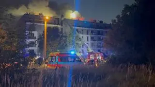 Pożar mieszkania w Poznaniu. Na strażaków spadł podwieszany sufit