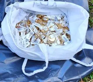 Mężczyzna odpowie za obrabowanie salonu jubilerskiego