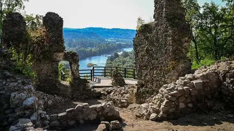 Prace archeologiczne w zamku Kmitów na górze Sobień