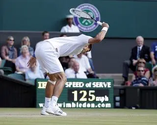Wyładował frustrację na rakiecie (Wimbledon 2011)