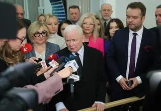 Rzecznik PiS przyznaje: Kaczyński powielił nieprawdziwą informację