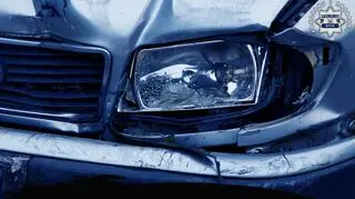 Wjechała w zaparkowane auto