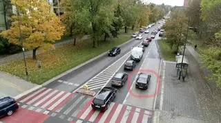 Kierowcy z przystanku próbują wpychać się przed innych