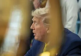 Trump "sprząta bałagan, który sam zrobił w pierwszej kadencji"